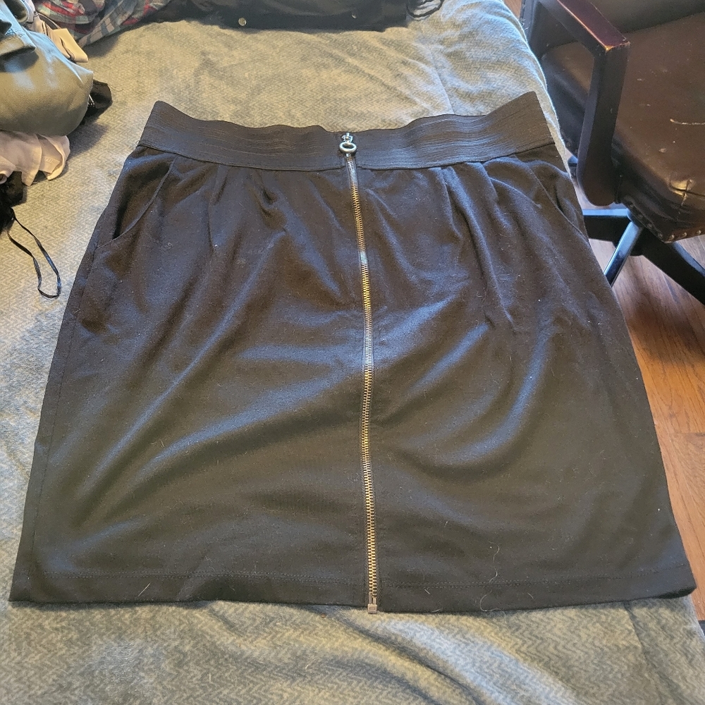 Black stretch skirt